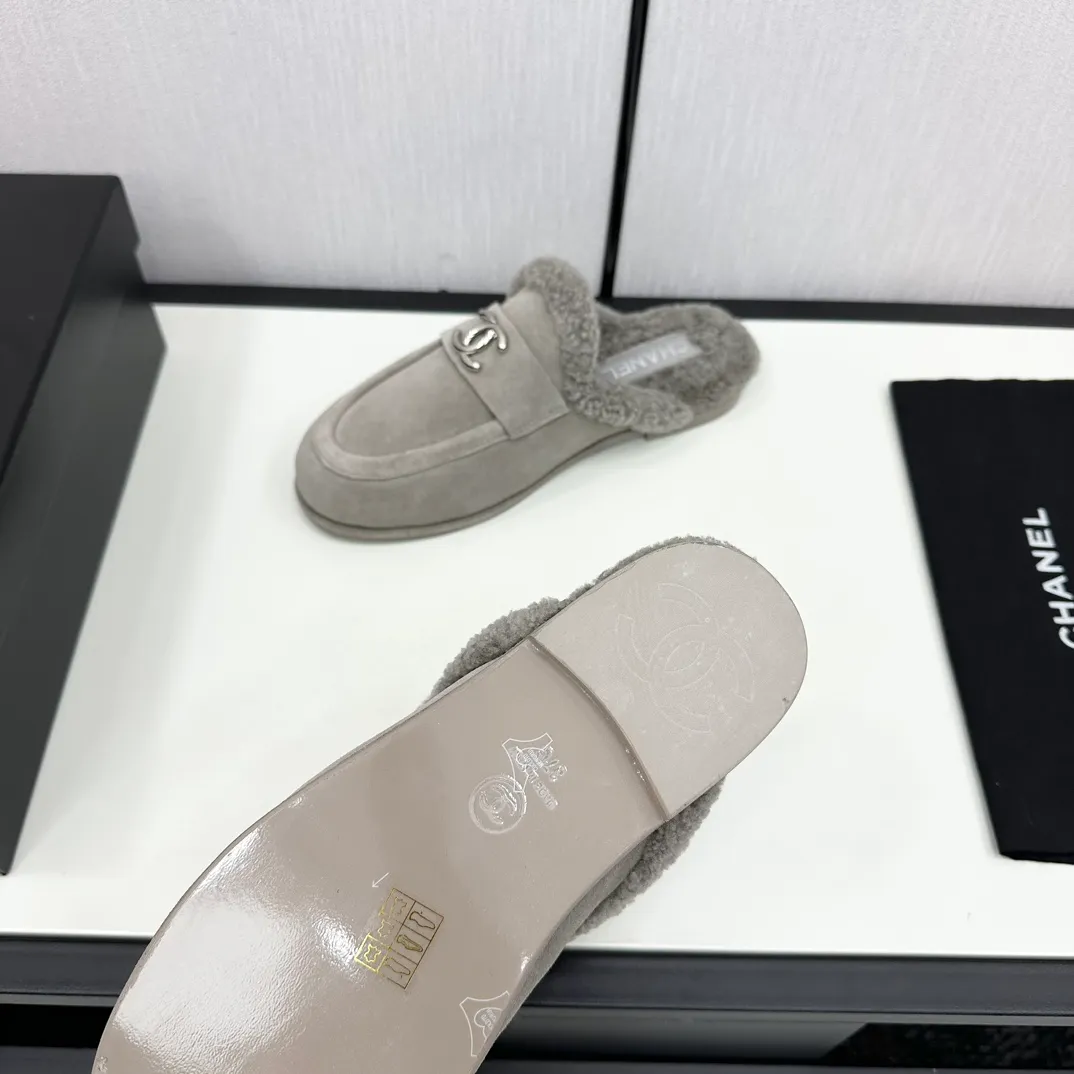 👟👟Ex-factory price 600👟👟Chanel 24K new furry loafers and Teddy furry shoes for autumn and winter. Very comfortable. Maillard brown is still very suitable for autumn and winter~ Suede upper, fur lining integrated, leather outsole Size: 35-39, other sizes are customized